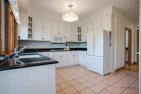 Kitchen - 1400 Eagle Ridge Dr, Antioch, IL 60002 photo 1 of 3