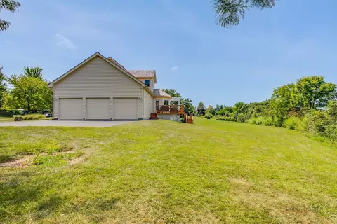 Exterior - 1400 Eagle Ridge Dr, Antioch, IL 60002 photo 7 of 8