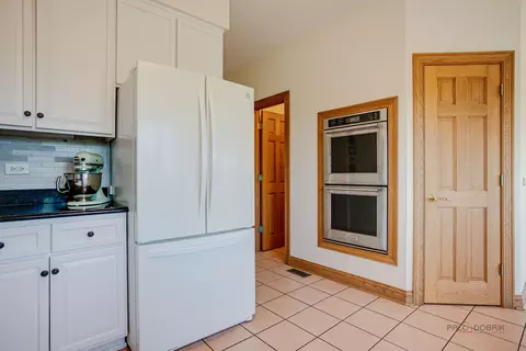 Kitchen - 1400 Eagle Ridge Dr, Antioch, IL 60002 photo 3 of 3