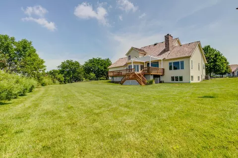 Exterior - 1400 Eagle Ridge Dr, Antioch, IL 60002 photo 6 of 8