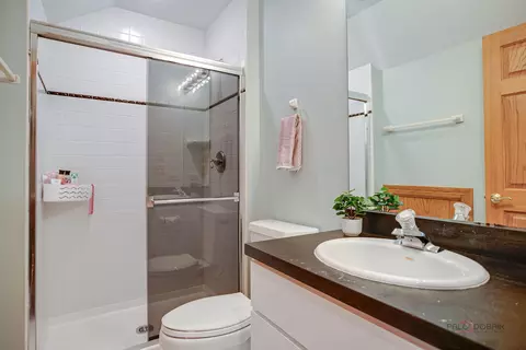 Bath - 1400 Eagle Ridge Dr, Antioch, IL 60002 photo 3 of 6