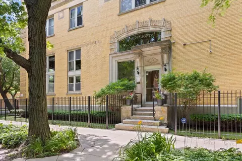 3900 N Claremont Ave #103, Chicago, IL 60618