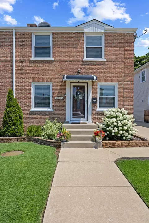 3723 N Pacific Ave, Chicago, IL 60634