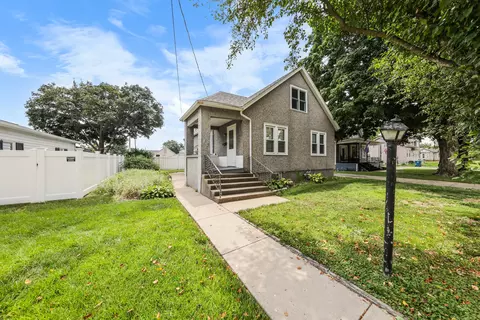 1614 7th St, Peru, IL 61354 photo 2