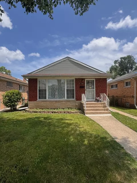 137 Linden Ave, Bellwood, IL 60104