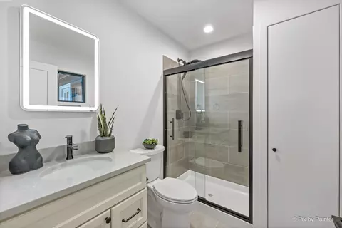 Bath - 2403 W Fairview Ave, Johnsburg, IL 60051 photo 5 of 6