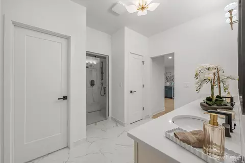 Bath - 2403 W Fairview Ave, Johnsburg, IL 60051 photo 2 of 6