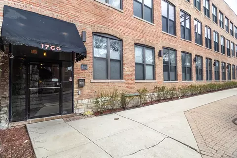 1760 W Wrightwood Ave #305, Chicago, IL 60614