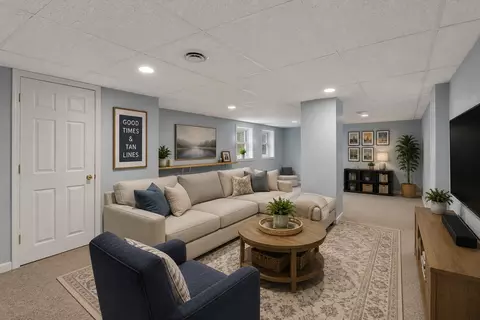 Living - Undisclosed, Hoffman Estates, IL 60169 photo 4 of 4