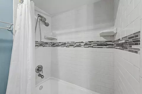 Bath - Undisclosed, Hoffman Estates, IL 60169 photo 3 of 5