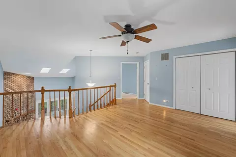 Living - Undisclosed, Hoffman Estates, IL 60169 photo 3 of 4