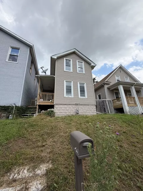 740 Charlotte St, Davenport, IA 52803