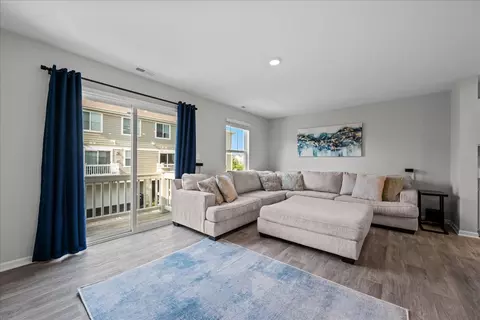 Living - 3819 Honeysuckle Ln, Elgin, IL 60124 photo 1 of 2