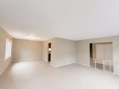 Living - 633 E 8th Ave, Naperville, IL 60563 photo 2 of 4