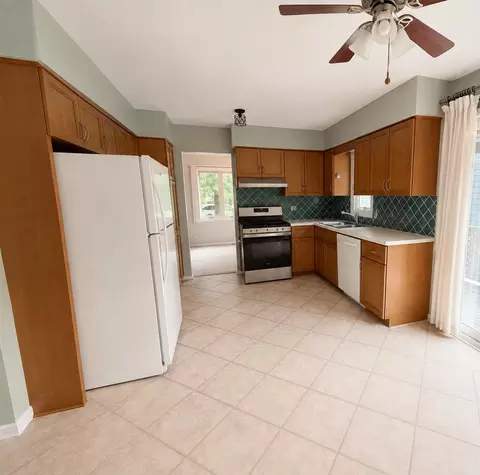 Kitchen - 633 E 8th Ave, Naperville, IL 60563 photo 2 of 2