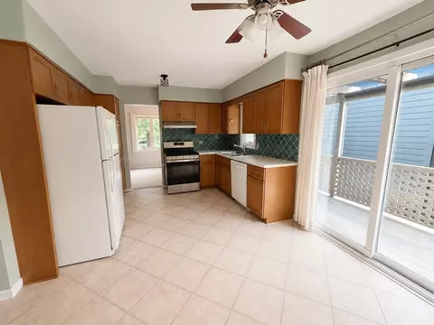 Kitchen - 633 E 8th Ave, Naperville, IL 60563 photo 2 of 2