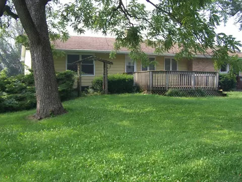 2046 Deep Cut Rd, Woodstock, IL 60098