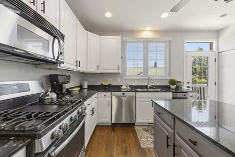 Kitchen - 231 N West St #0, Wheaton, IL 60187 photo 4 of 4