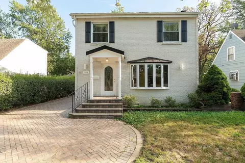 919 Greenwood Ave, Deerfield, IL 60015