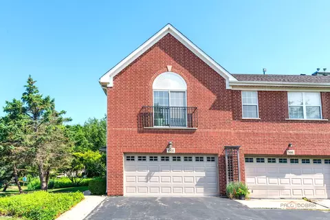 1002 Kensington Dr, Northbrook, IL 60062