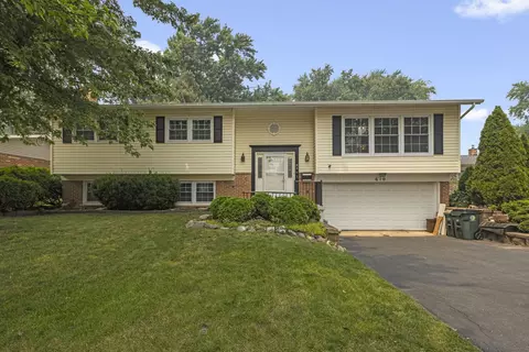 610 W Burning Tree Ln, Arlington Heights, IL 60004