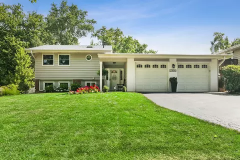 21 W040 Mayfair Ave, Lombard, IL 60148