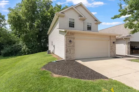 1203 Windwood Ln, Mahomet, IL 61853