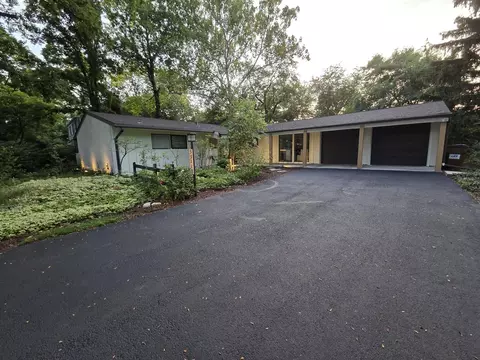 3 S220 Blackcherry Ln, Glen Ellyn, IL 60137