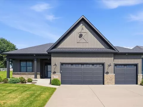 4465 Muirfield Dr, Bettendorf, IA 52722