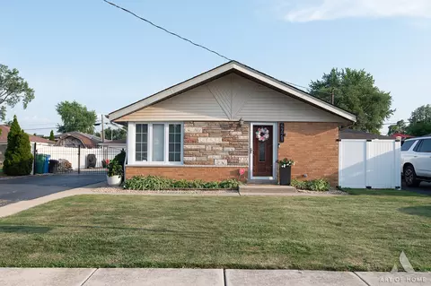 5721 W 83rd Pl, Burbank, IL 60459
