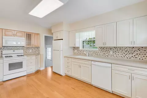 Kitchen - 2509 S 10th Ave, Broadview, IL 60155 photo 4 of 4