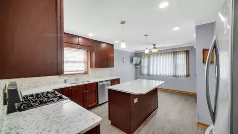 Kitchen - 923 E 158th St, Dolton, IL 60419 photo 3 of 3