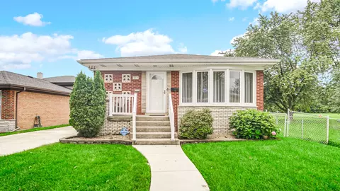 Exterior - 923 E 158th St, Dolton, IL 60419 photo 2 of 4