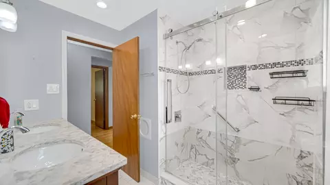 Bath - 923 E 158th St, Dolton, IL 60419 photo 2 of 4