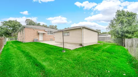 Exterior - 923 E 158th St, Dolton, IL 60419 photo 4 of 4