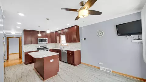 Kitchen - 923 E 158th St, Dolton, IL 60419 photo 1 of 3