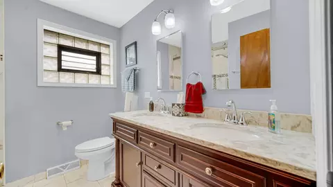 Bath - 923 E 158th St, Dolton, IL 60419 photo 1 of 4
