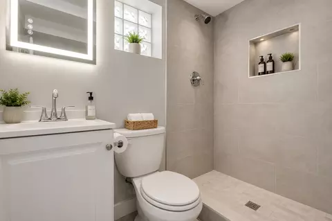 Bath - Undisclosed, Chicago, IL 60629 photo 4 of 4
