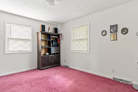 Bedroom - 4 Vale Ct, Moline, IL 61265 photo 7 of 9
