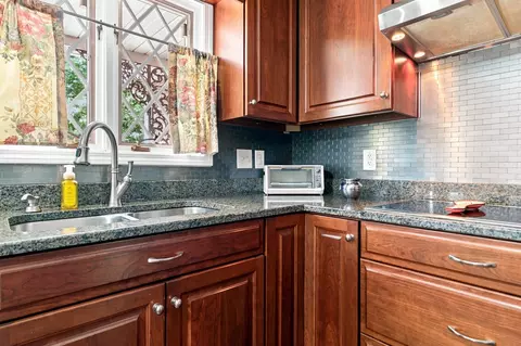 Kitchen - 4 Vale Ct, Moline, IL 61265 photo 6 of 6