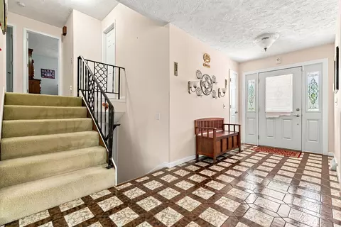 Entry Way - 4 Vale Ct, Moline, IL 61265 photo 2 of 2