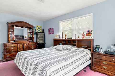 Bedroom - 4 Vale Ct, Moline, IL 61265 photo 2 of 9
