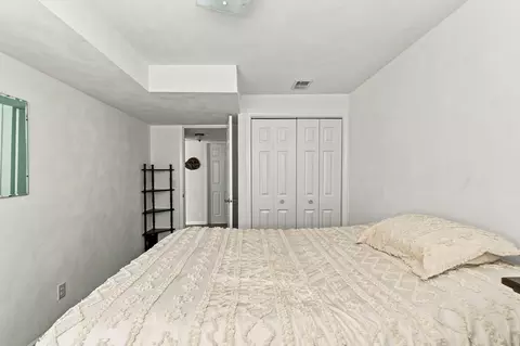 Bedroom - 4 Vale Ct, Moline, IL 61265 photo 9 of 9