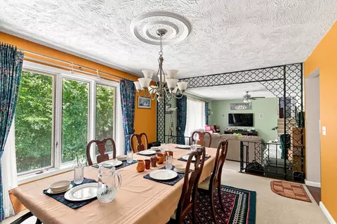 Dining - 4 Vale Ct, Moline, IL 61265 photo 2 of 4