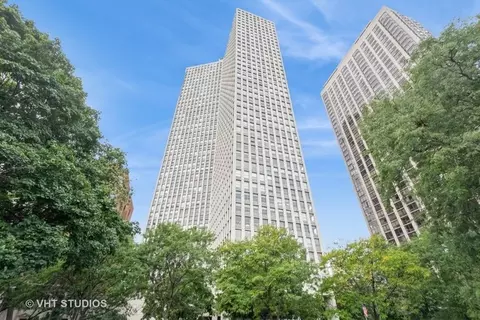 2626 N Lakeview Ave #1002, Chicago, IL 60614