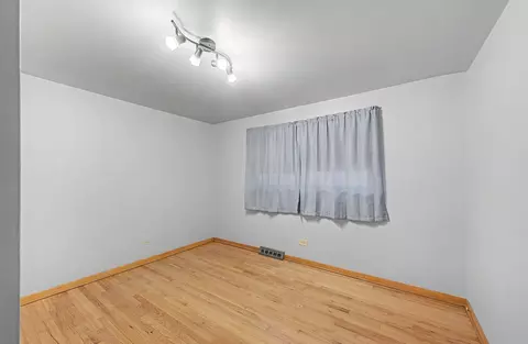 Bedroom - 11543 S Ewing Ave, Chicago, IL 60617 photo 5 of 7