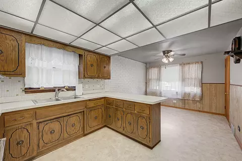 Kitchen - 11543 S Ewing Ave, Chicago, IL 60617 photo 1 of 3