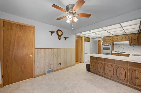 Kitchen - 11543 S Ewing Ave, Chicago, IL 60617 photo 2 of 3