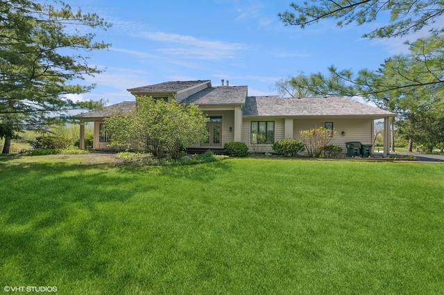 15020 King Dr, Green Oaks, IL 60048