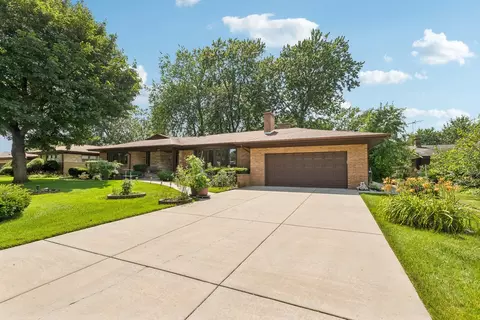 6444 N Kenton Ave, Lincolnwood, IL 60712